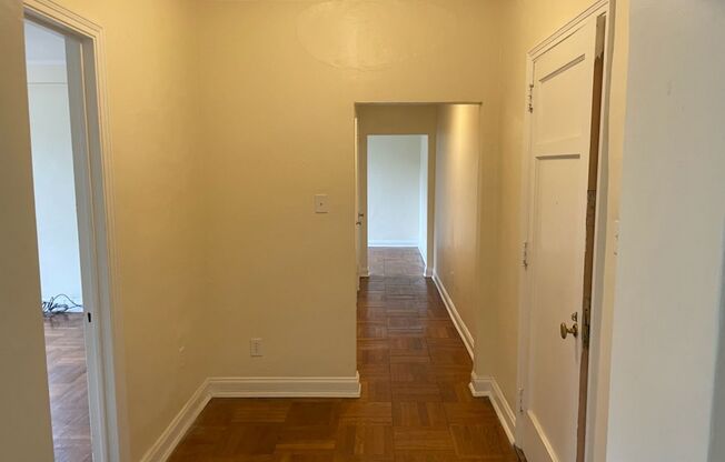 1 bed, 1 bath, 768 sqft, $1,400, Unit Royal York 810