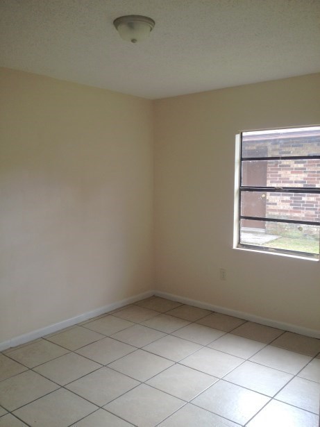 2BR/1BA Spacious Ground Floor Apartment