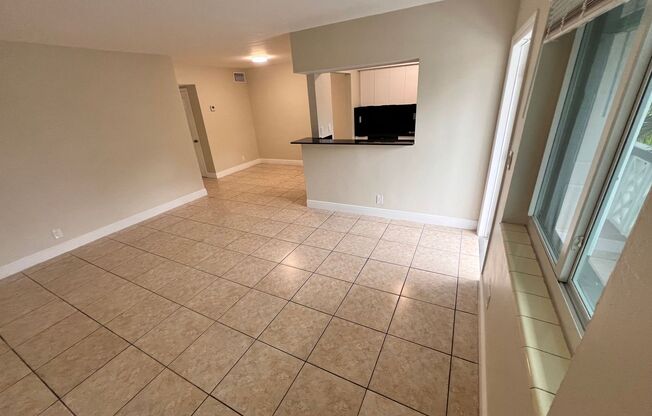 1 bed, 1 bath, 705 sqft, $1,600, Unit 17