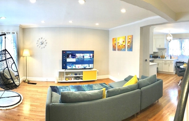 19 AVON PL