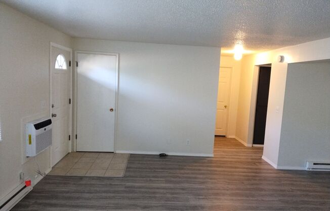 2 beds, 1 bath, $1,095, Unit 2