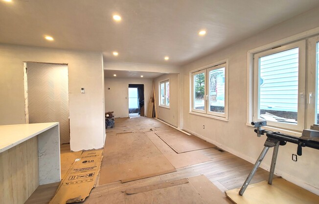 6 LILLIAN RD
