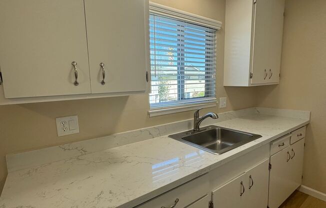 Bright and Spacious, 1 bedroom 1 bath upstairs apartment!