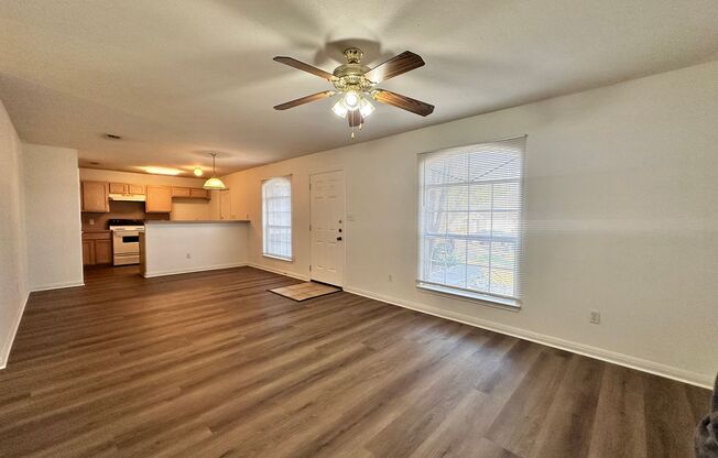 1 Week Free Rent / 3/2/2 Easy Access  to IH 35 for Commuters / No Carpet / Luxury Vinyl Plank / Fenced in Yard / CISD. 1 week's free rent off the first full month!