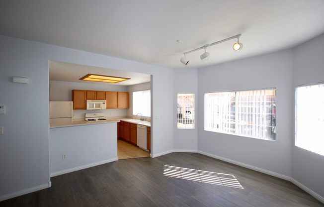 2 beds, 2 baths, $1,800, Unit 1512
