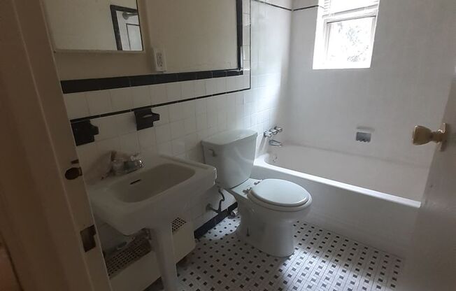 2 beds, 1 bath, 623 sqft, $1,000, Unit C51