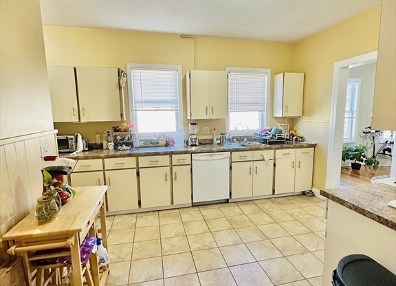 2 beds, 1 bath, 1,200 sqft, $2,500, Unit 2