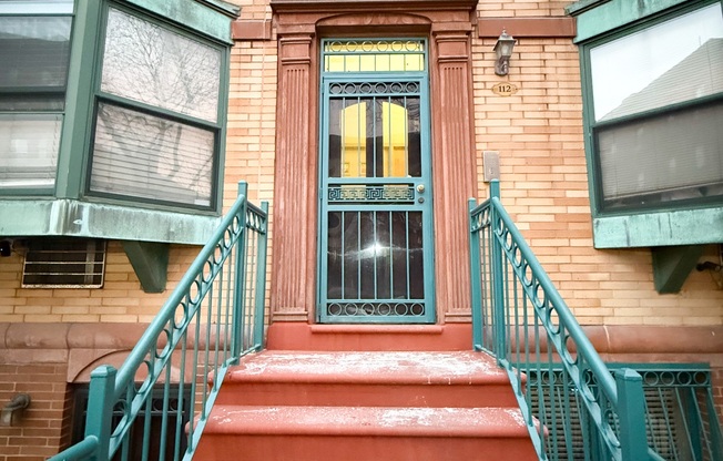 112 W 128 ST
