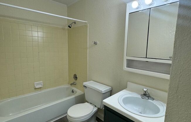 2 beds, 2 baths, 835 sqft, $1,365, Unit 5901-09