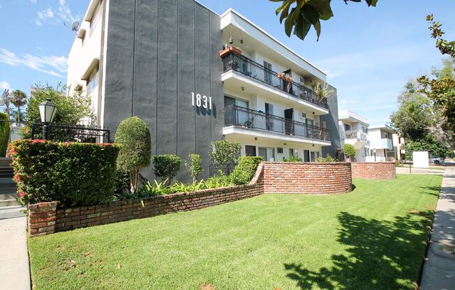 (6161) 1831 Camden Ave.