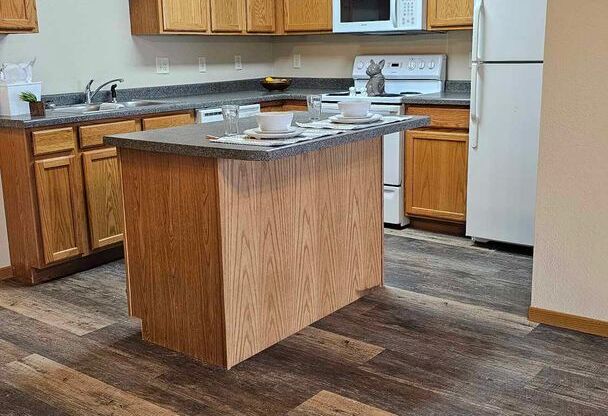 2 beds, 2 baths, 1,014 sqft, $1,415, Unit 1830-214