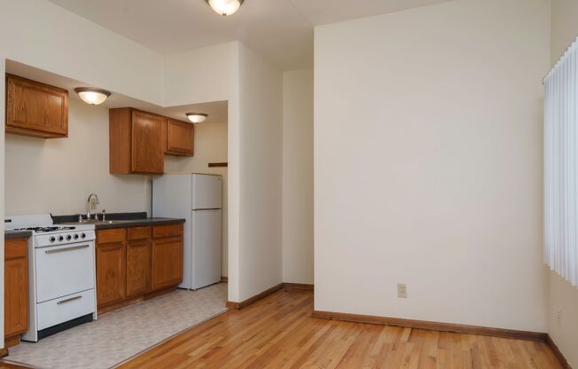 Studio, 1 bath, 400 sqft, $895, Unit 1917-06