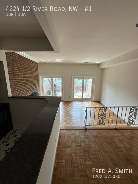 4224 1/2 RIV RD
