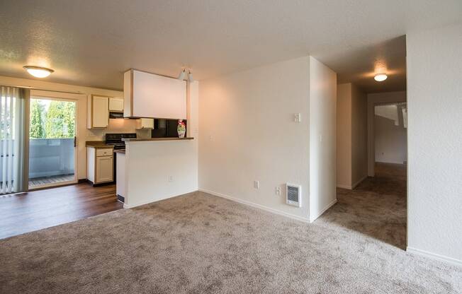 Clackamas Trails Vacant Apartment Living Room