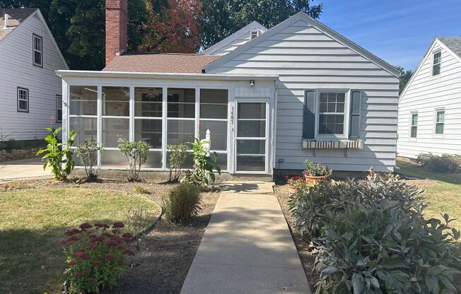 2 Bed 1 Bath Right off McKennan Park