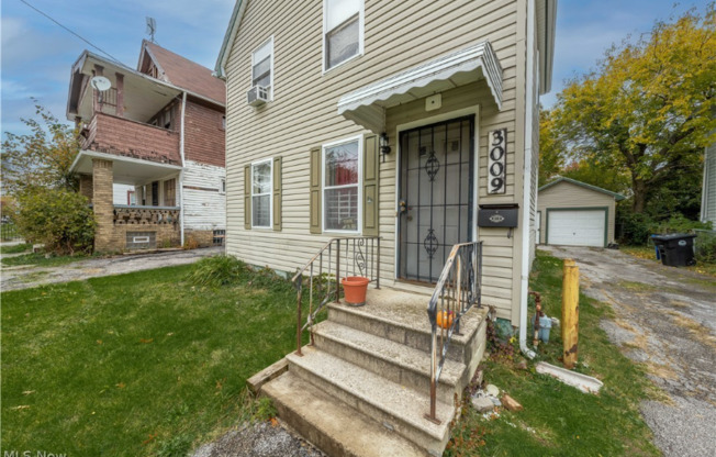 3009 E 123 ST