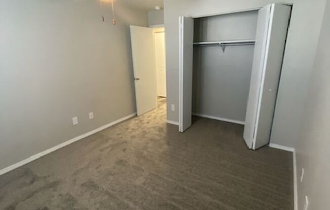 2 beds, 2 baths, 856 sqft, $920, Unit 2827-1805