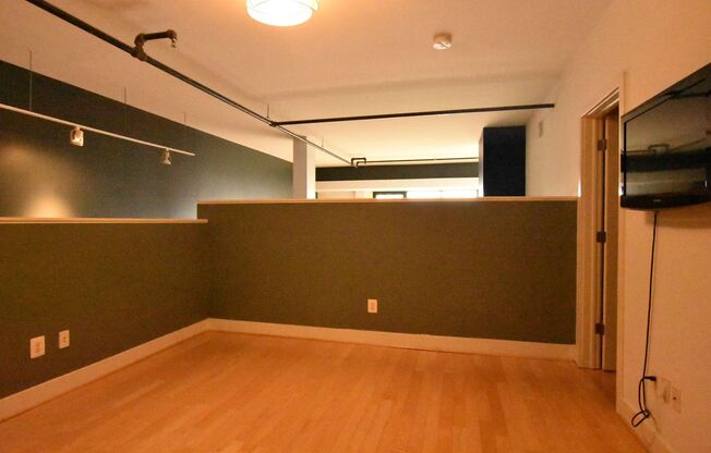 Unbeatable location, Contemporary 1 BD 1.5 BA Condo in Adams Morgan with PARKING!!
