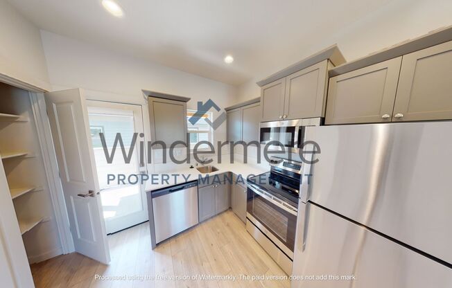 1 bed, 1 bath, 400 sqft, $1,195, Unit 407 Avery