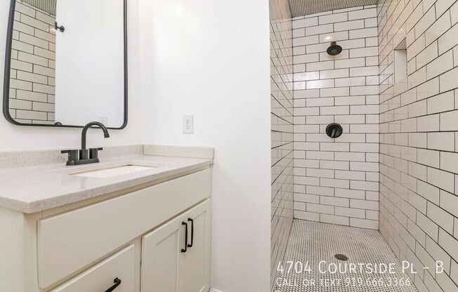 4704 COURTSIDE PL
