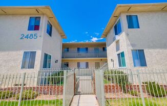 Classic Courtyard Building on Venice Blvd – Secure, Convenient, Pet-Friendly