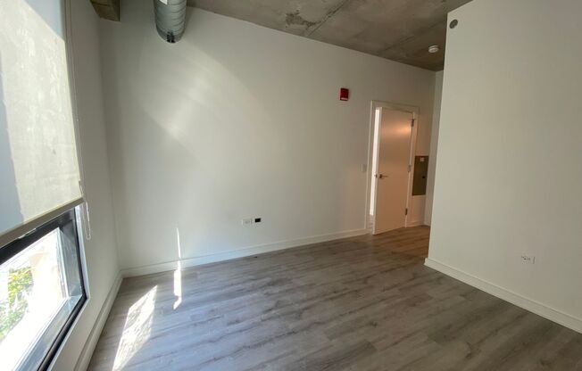 1 bed, 1.5 baths, 702 sqft, $2,475, Unit 102