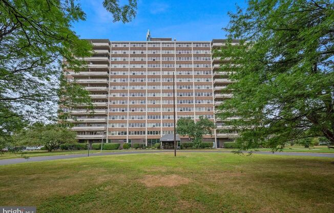 1506 BARCLAY TOWERS