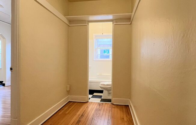 Studio, 1 bath, 450 sqft, $1,125, Unit 103
