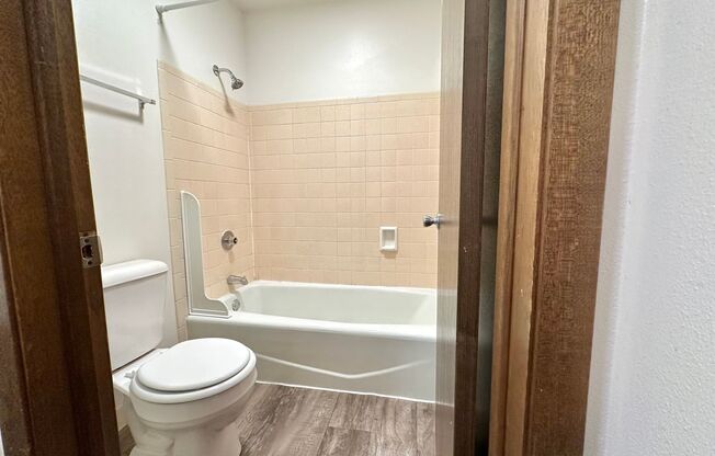 1 bed, 1 bath, $1,095, Unit 41