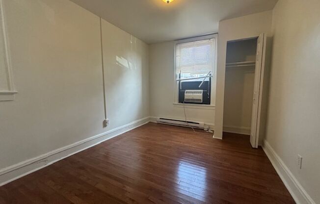 1 bed, 1 bath, 620 sqft, $1,199, Unit 7233 Penn Ave. #1B