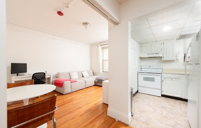 1 bed, 1 bath, 643 sqft, $2,800, Unit 206