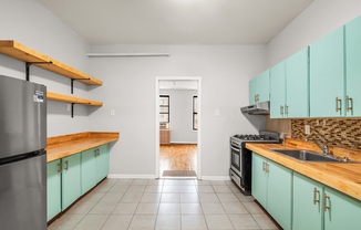 2 beds, 1 bath, $2,600, Unit 3