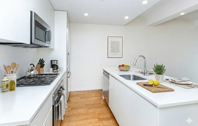 1 bed, 2 baths, 1,080 sqft, $7,000, Unit 4G