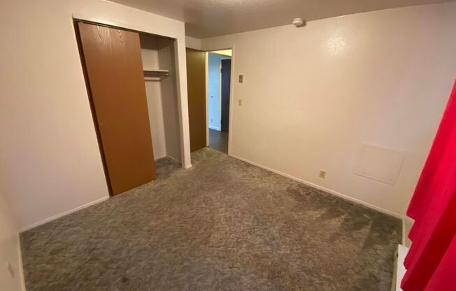 2 beds, 1 bath, 750 sqft, $725