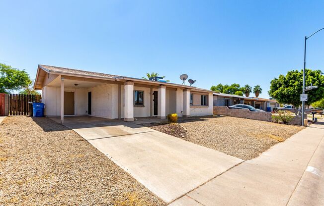 Charming 3 bed 2 bath in the heart of Phoenix!