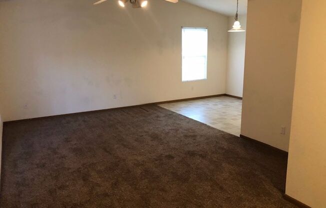 4809-4811 Geyser Blvd