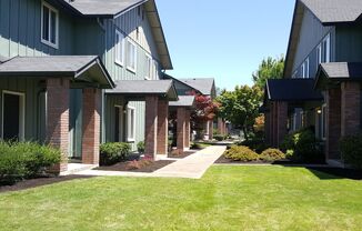 2 beds, 1.5 baths, 896 sqft, $1,595, Unit 720 LaSalle Street #4