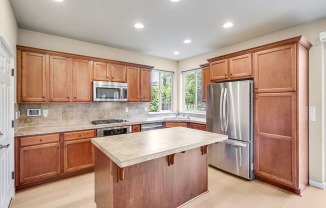 Beautiful 3 bed, 2.5 bath rental home in Orenco Neighborhood!