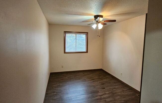 3 beds, 1.5 baths, 1,200 sqft, $1,550, Unit C