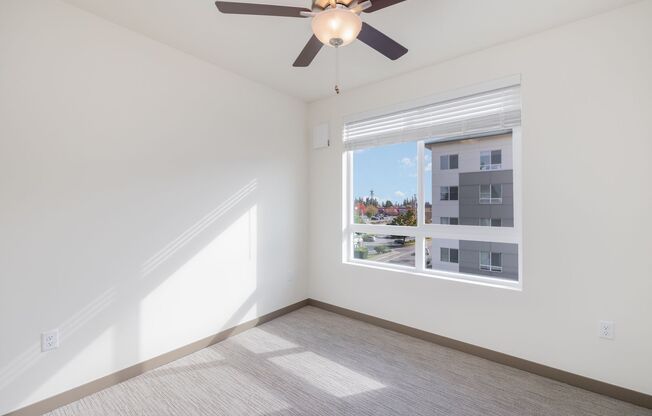 3 beds, 2 baths, $2,800, Unit Unit B303