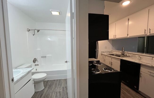 2 beds, 2 baths, 900 sqft, $1,948, Unit 102