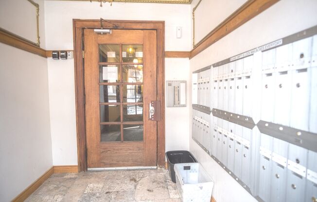 Studio, 1 bath, $875, Unit 13