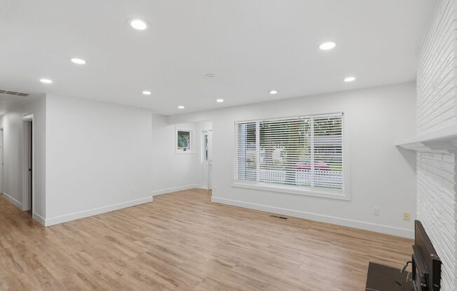 Updated 3Bed/2Bath w/ Bonus Room Plus Lake Oswego Schools!