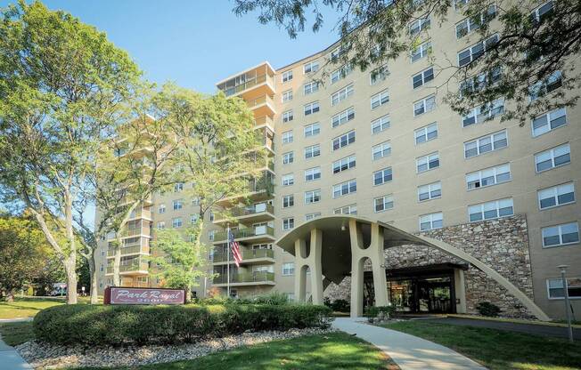 1 bed, 1 bath, 800 sqft, $1,835, Unit 9H