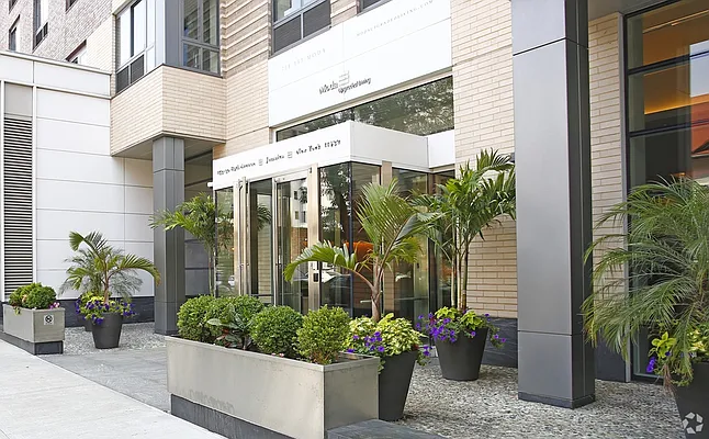 Studio, 1 bath, $2,688, Unit 1017