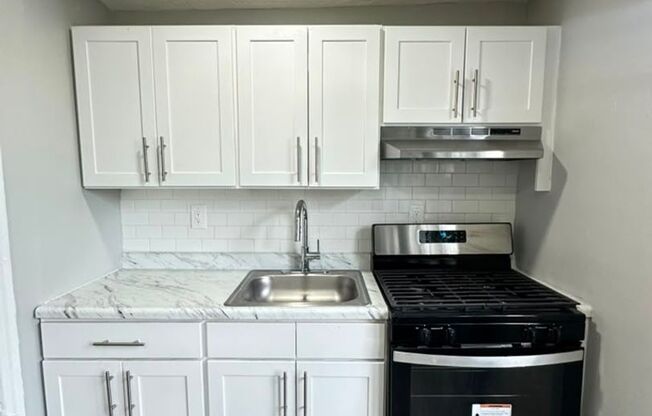 2 beds, 1 bath, 850 sqft, $1,950, Unit APT 39