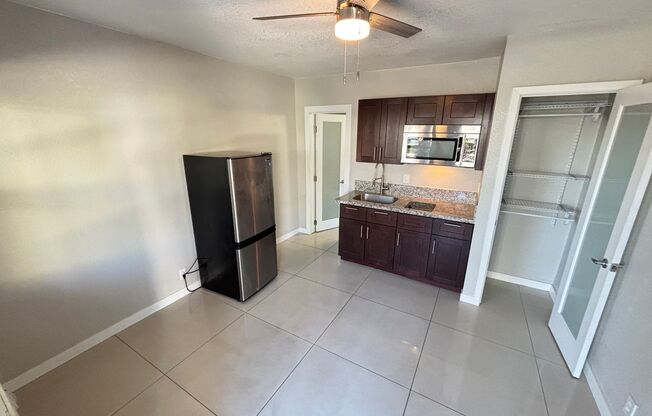 Gorgeous Studio home in Downtown Las Vegas! ALL UTILITIES INCLUDED!