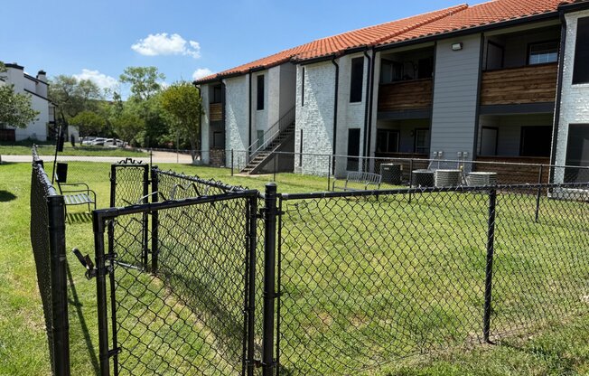 390 SHADY LN DR