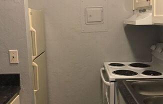 Studio, 1 bath, 350 sqft, $1,095, Unit 05