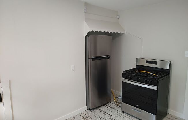 2 beds, 1 bath, $2,100